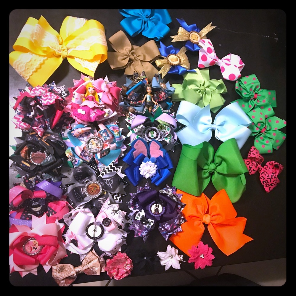 Lot of 30 bows